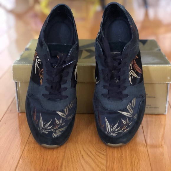 PRICE DROP! 
1 of 1 Lacoste Silk Bamboo gator skin (ONLY PAIR) - Picture 3 of 5